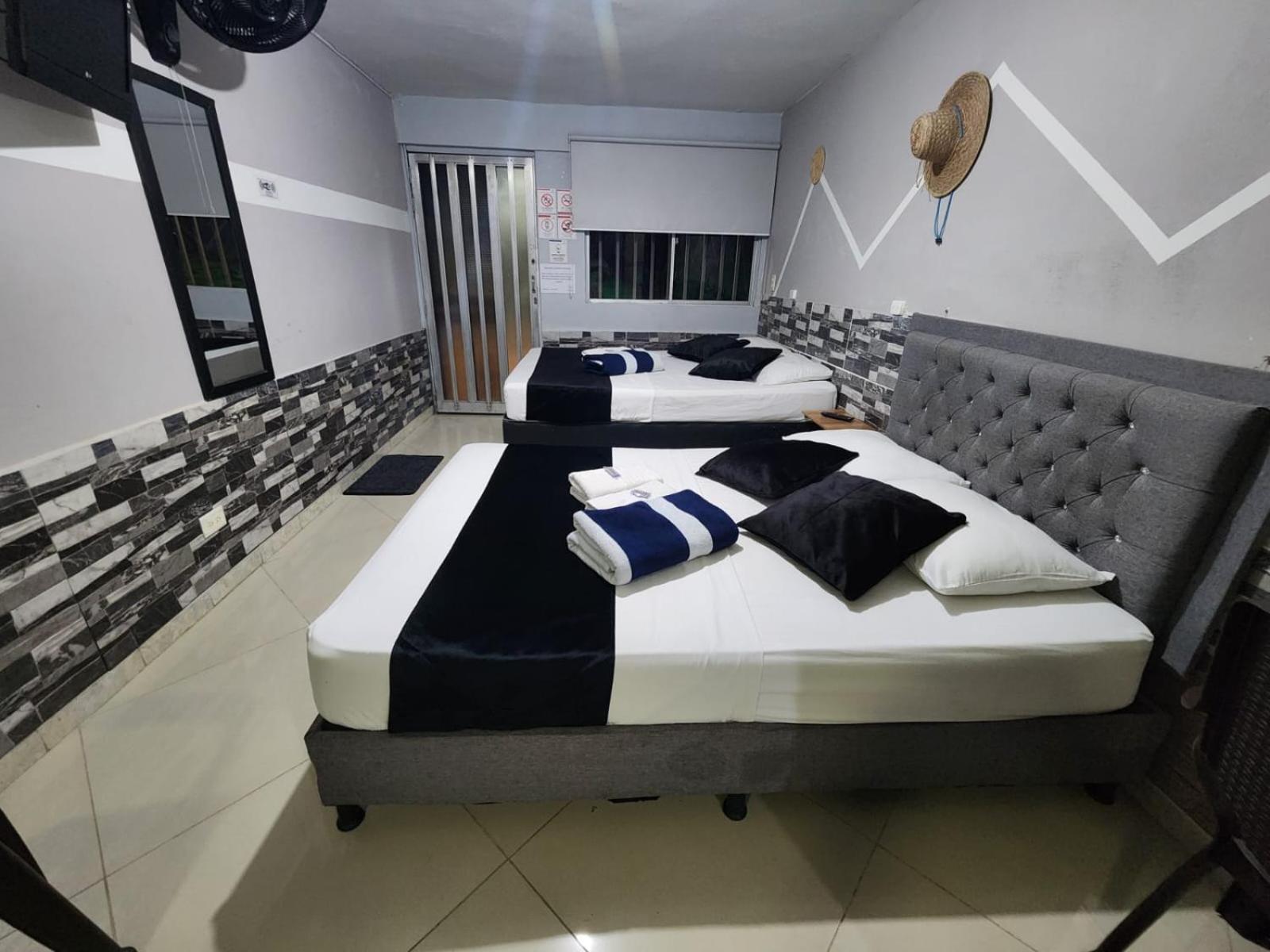 Hotel Medellin Calasanz Eksteriør billede